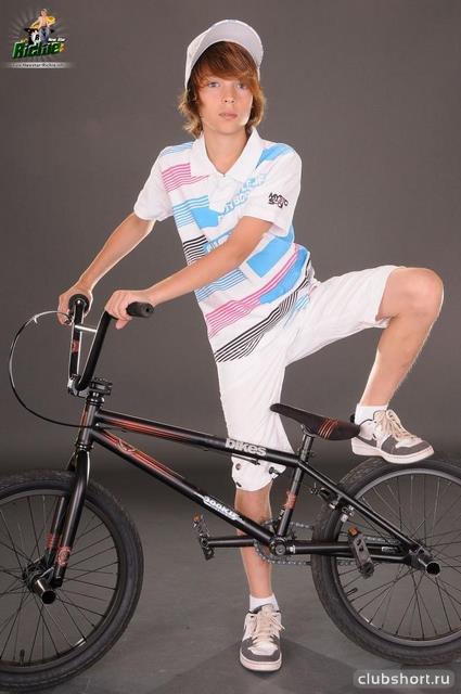 1720_teenager-with-bicycle-01.jpg